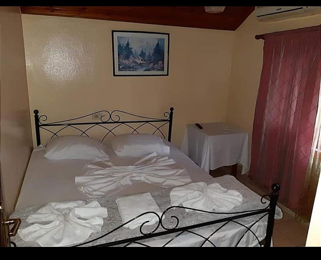 Dafina Hotel Тирана Экстерьер фото