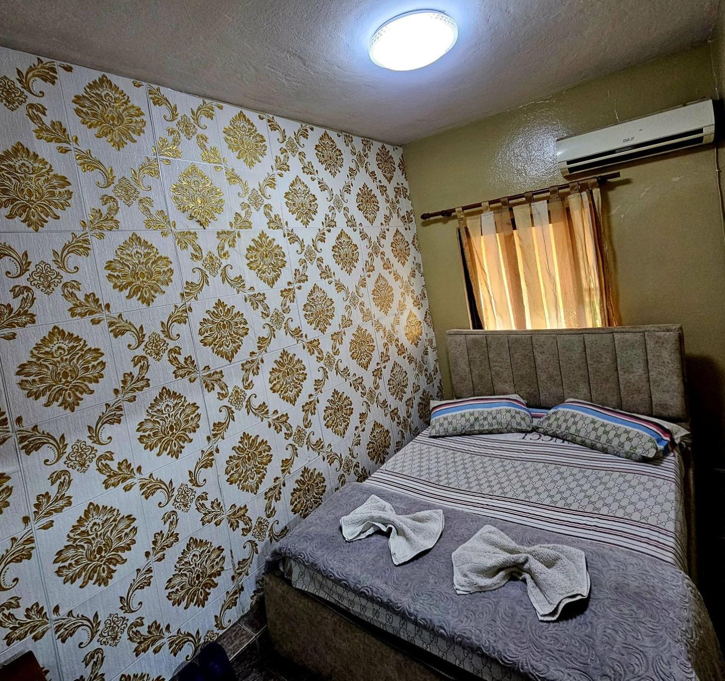Dafina Hotel Тирана Экстерьер фото