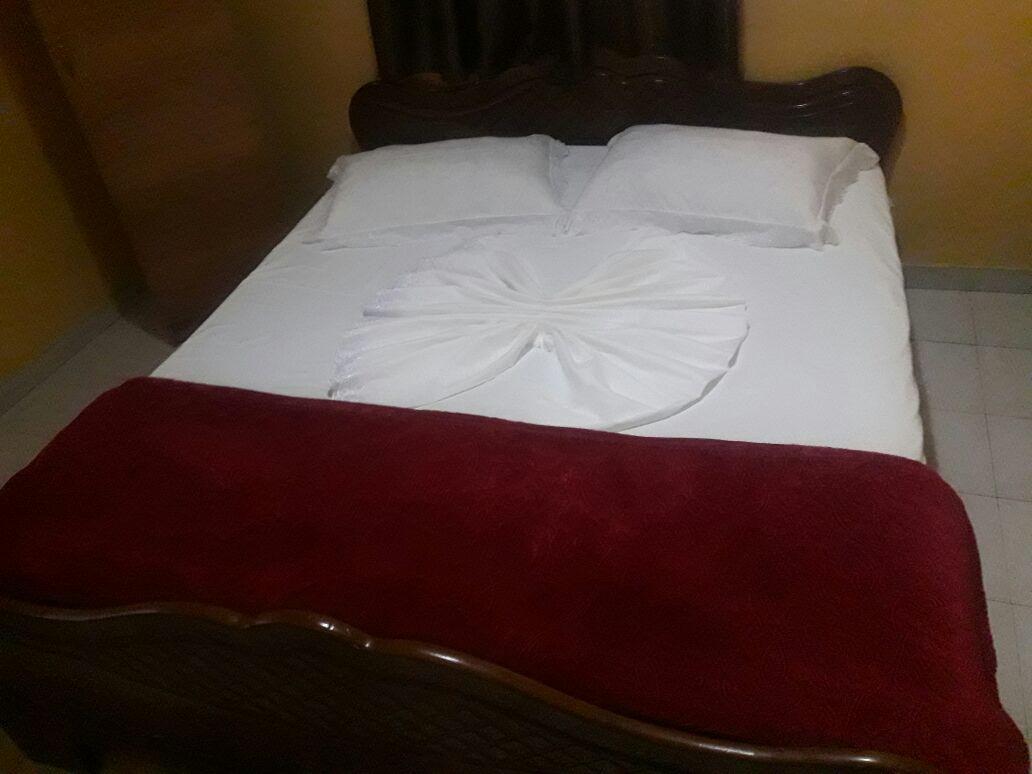 Dafina Hotel Тирана Экстерьер фото
