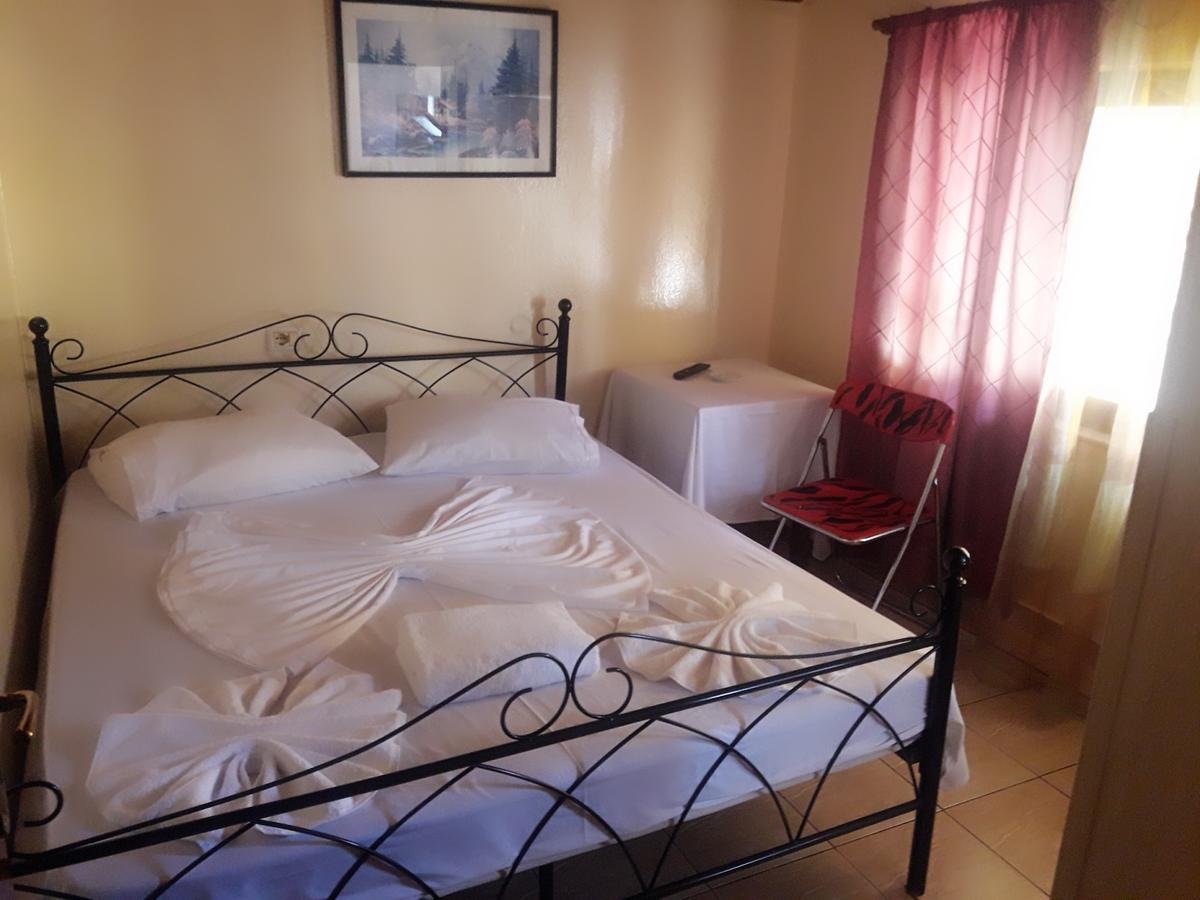 Dafina Hotel Тирана Экстерьер фото